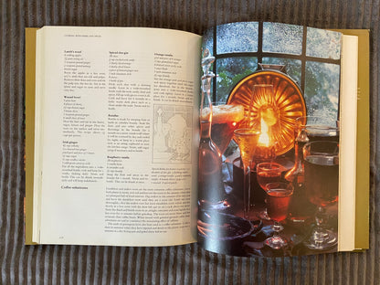 Complete Book of Herbs & Spices: An illustrated guide to growing and using aromatic, cosmetic, culinary, and medicinal plants