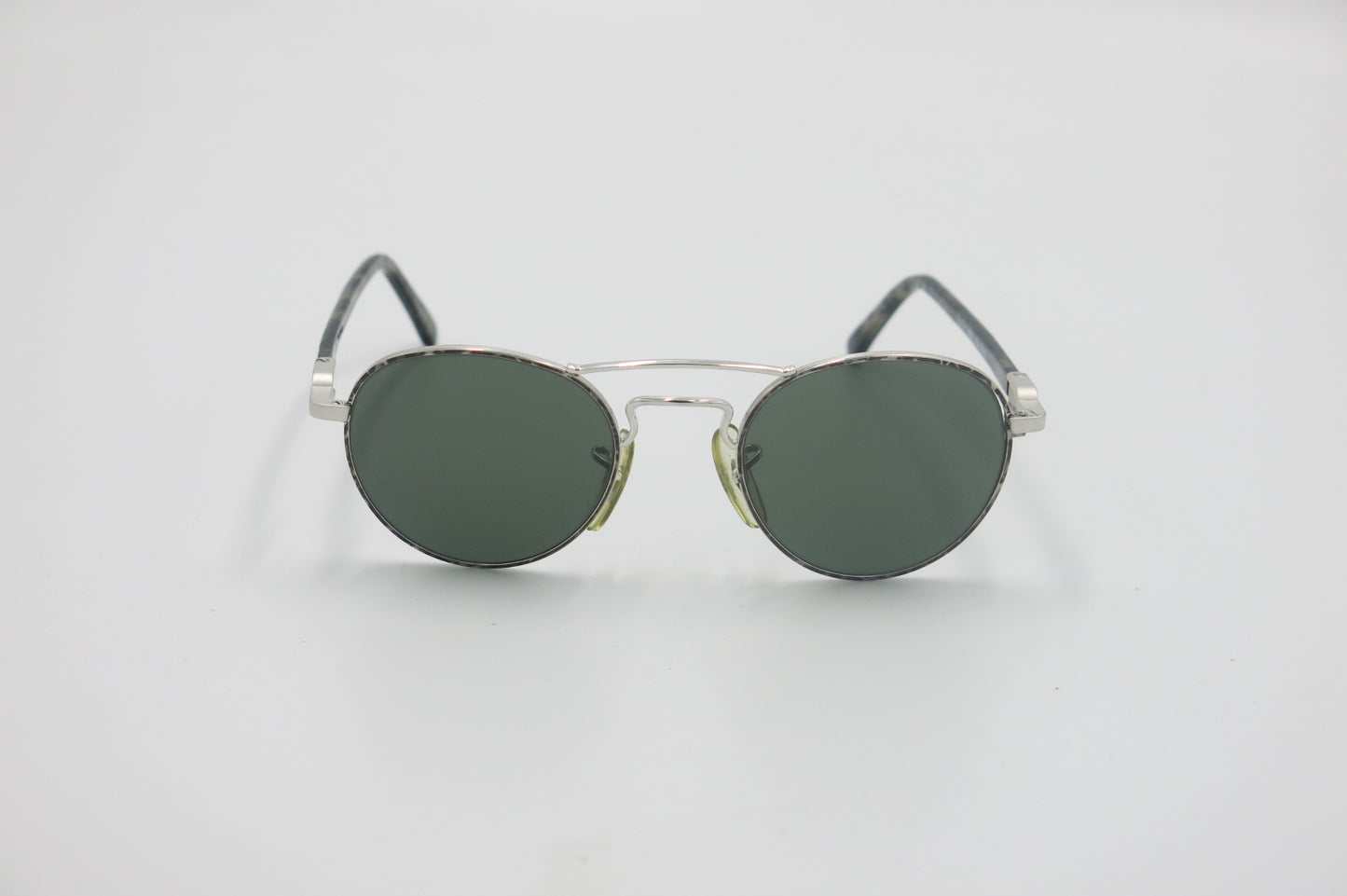 Ray-Ban W2006 – Vintage Oval Sunglasses (Silver, G-15 Lens)
