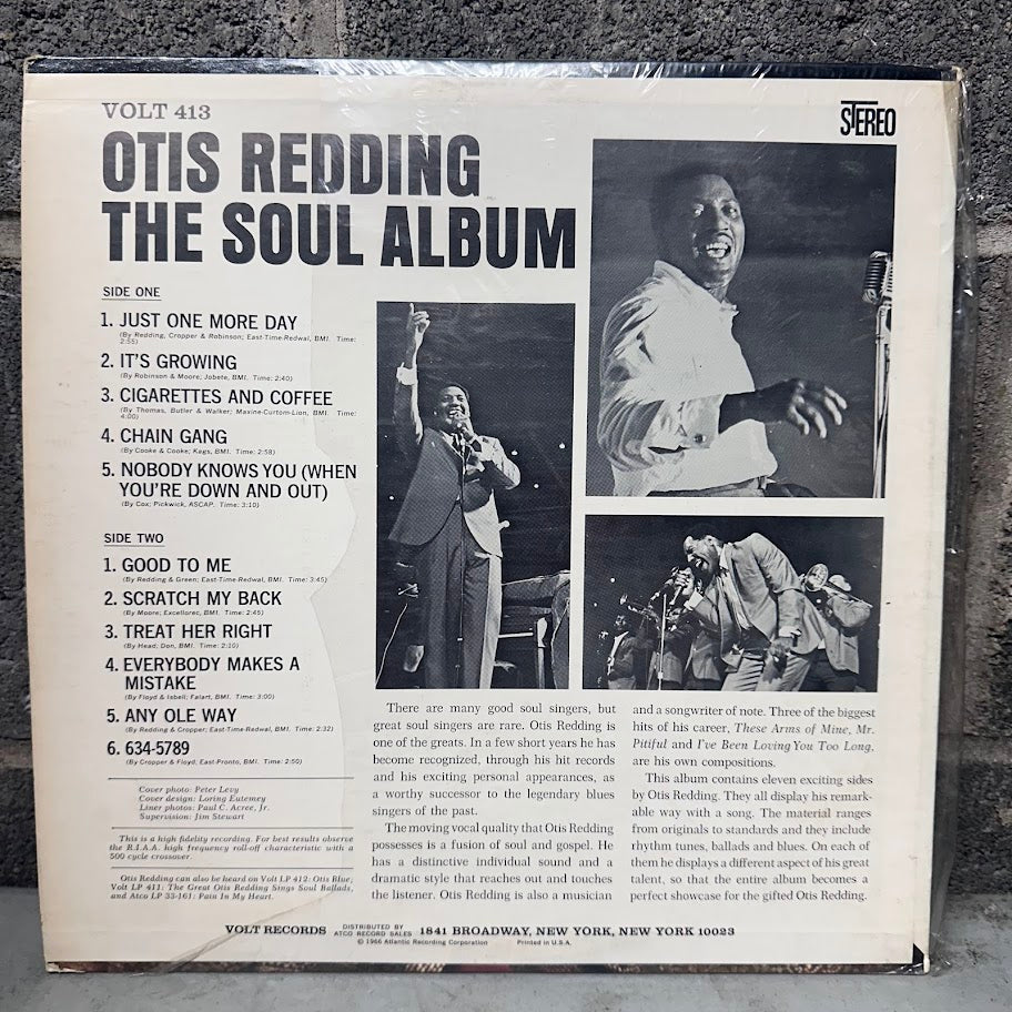 Back cover of Otis Redding's 'The Soul Album' vinyl record with text and images.