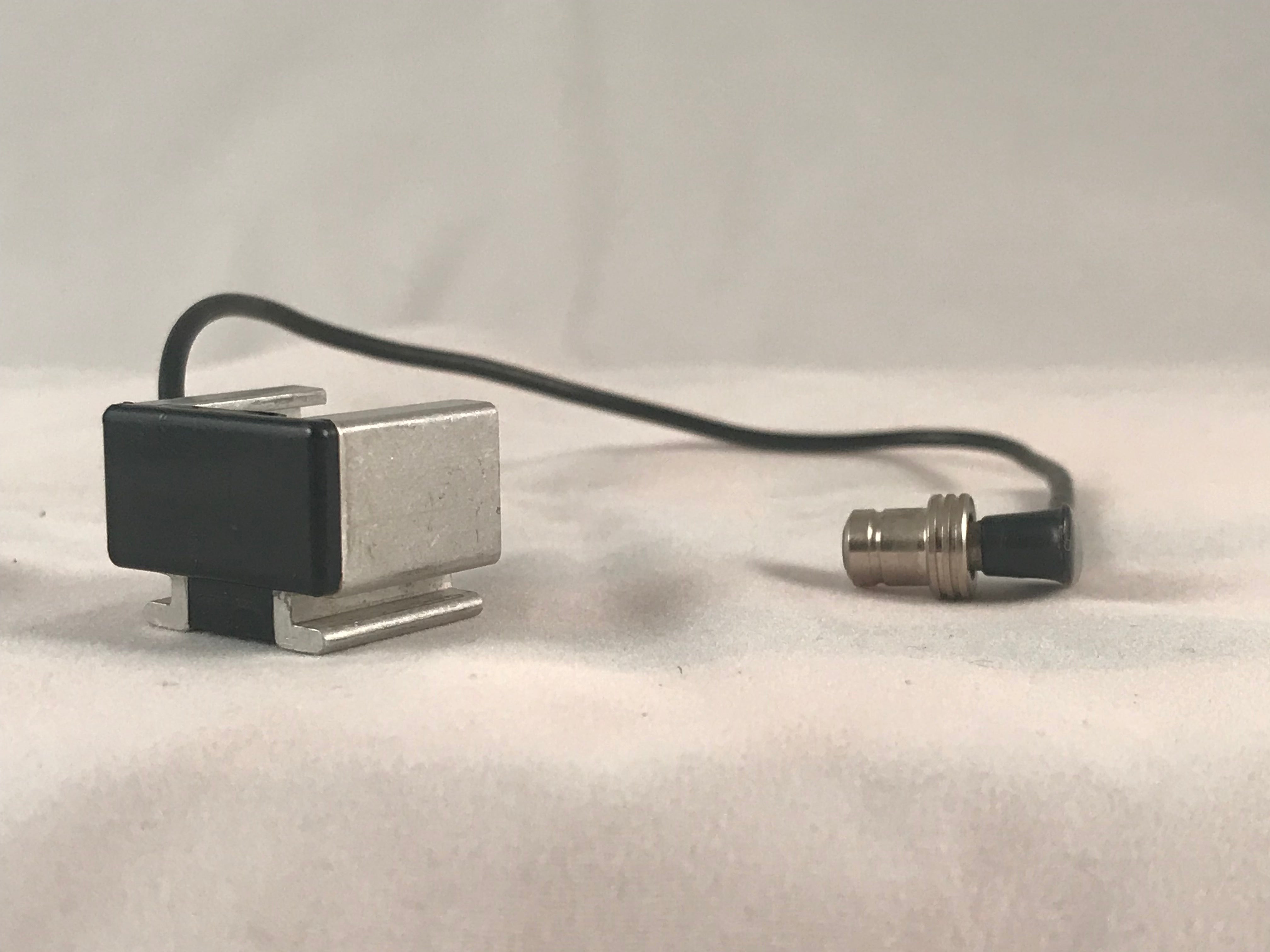 Câble Synchro Flash Leica COONS – Accessoire Flash – Bon état